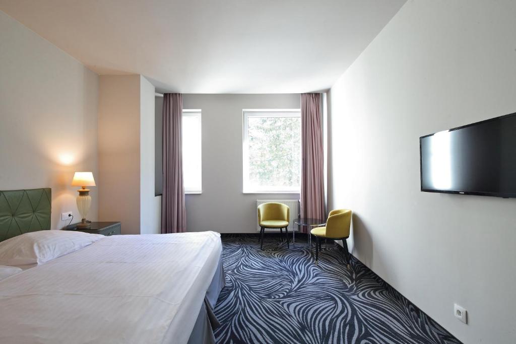 Carlsbad INN hotel & apartments - 3