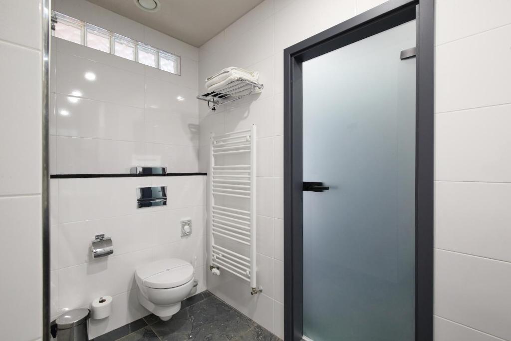 Carlsbad INN hotel & apartments - 5