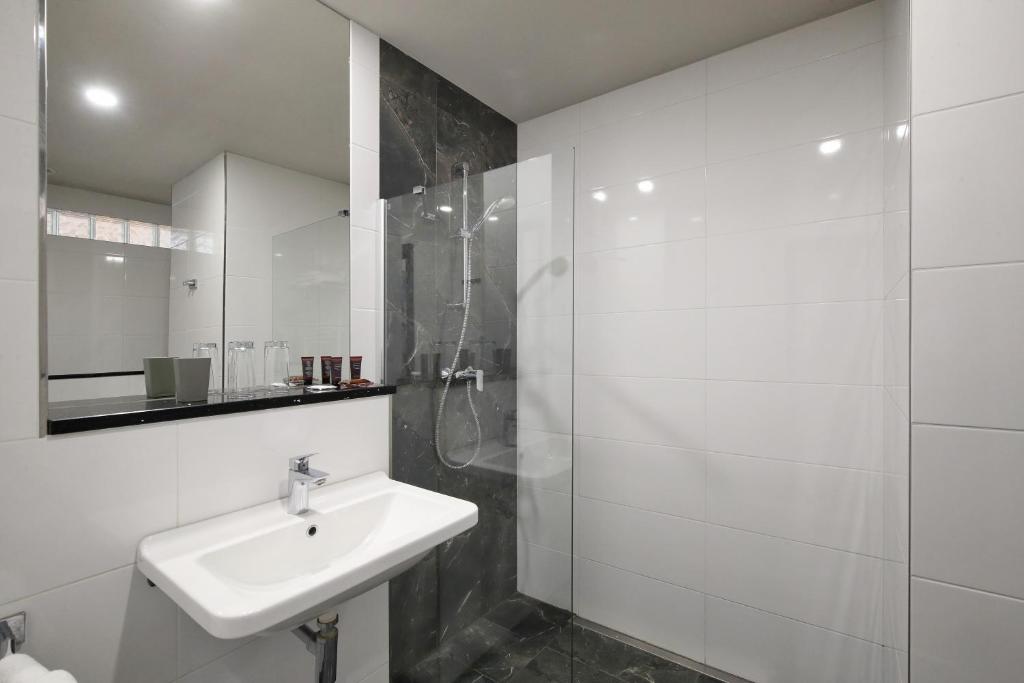 Carlsbad INN hotel & apartments - 7