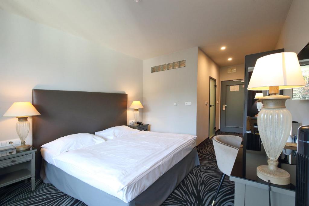 Carlsbad INN hotel & apartments - 10