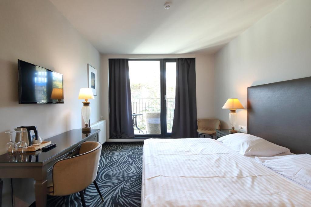 Carlsbad INN hotel & apartments - 12