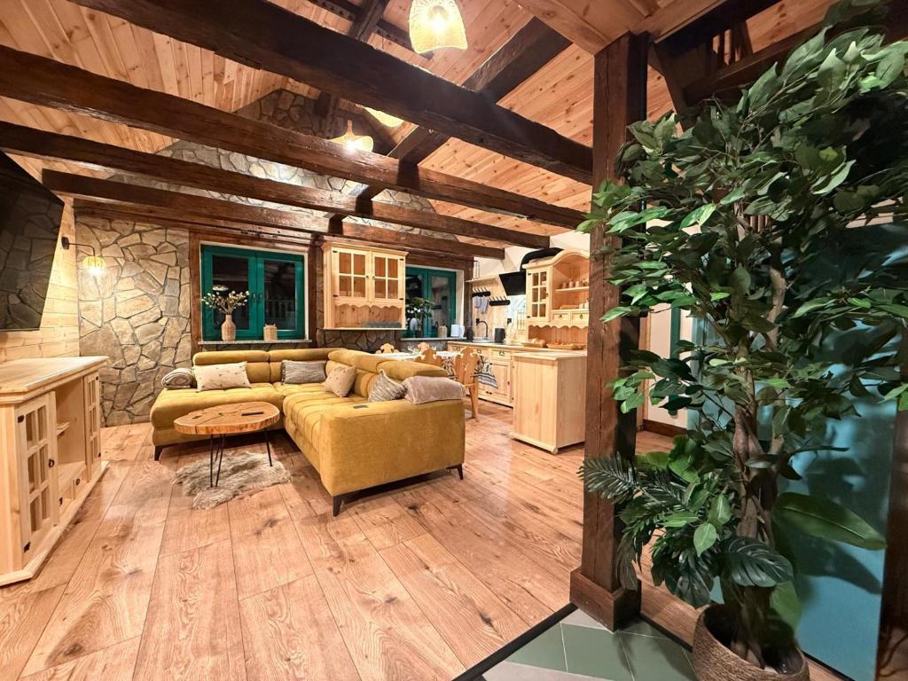 a living room with a couch and a kitchen at Leśna 6 in Sierakowo