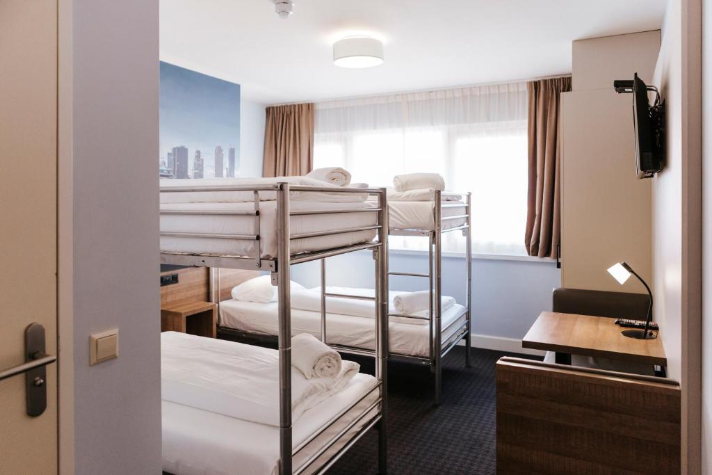Rotterdam Teleport Hotel - Budget 4-Personen-Zimmer