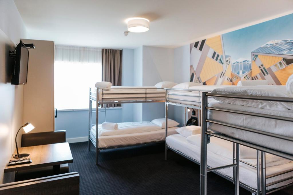 Rotterdam Teleport Hotel - Budget 6-Personen-Zimmer