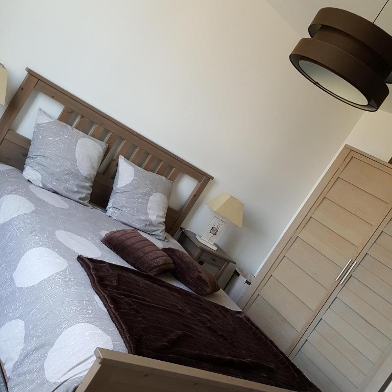 Postel nebo postele na pokoji v ubytování HÔTEL Le 6 3 Home PORT EN BESSIN