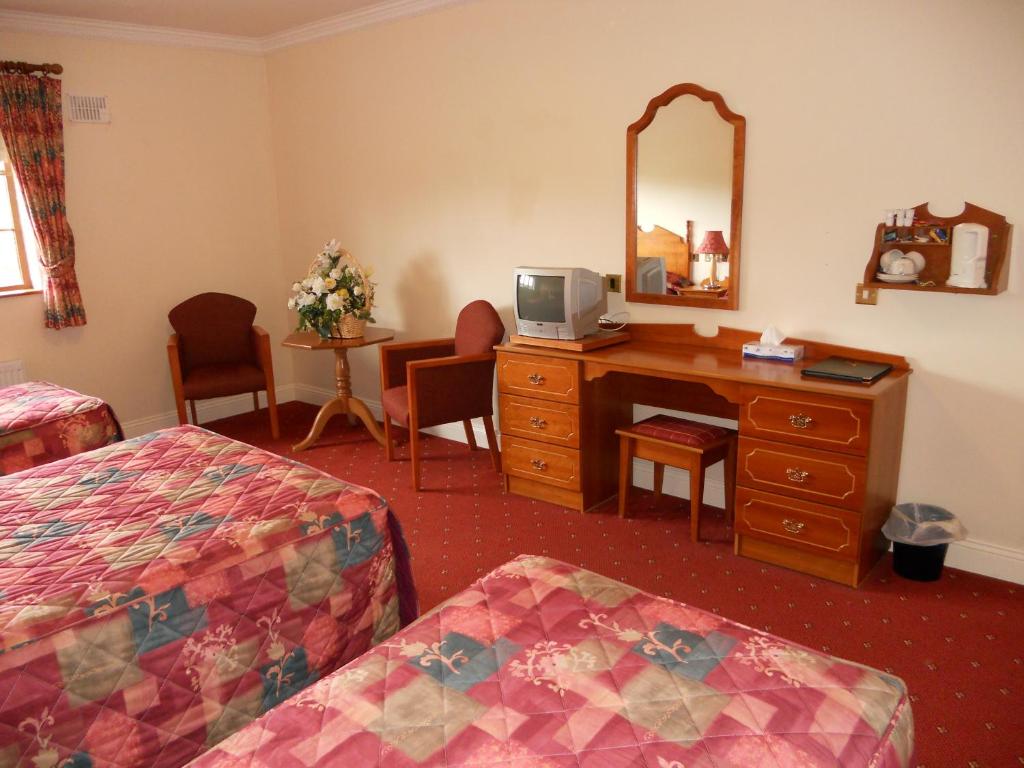 Postel nebo postele na pokoji v ubytování Rhu Glenn Hotel