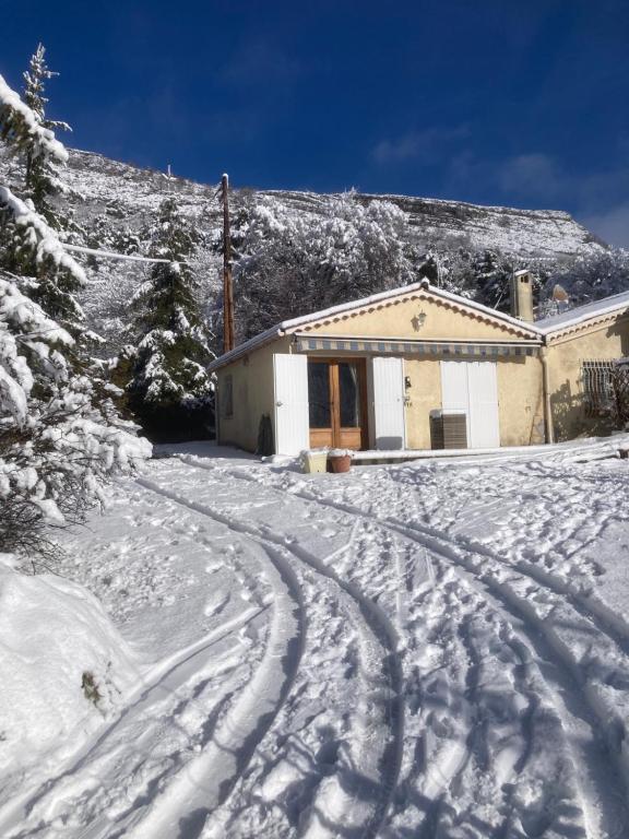 a house in the snow with a snow covered mountain at studio haut-pays-grasse in Valderoure