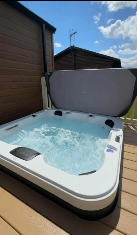 a hot tub on the side of a house at Jackson Lodge - Primrose in Malton