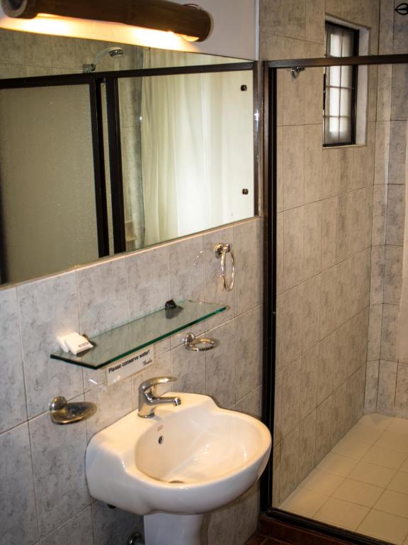 Koupelna v ubytování Lanterna Hotel Boracay