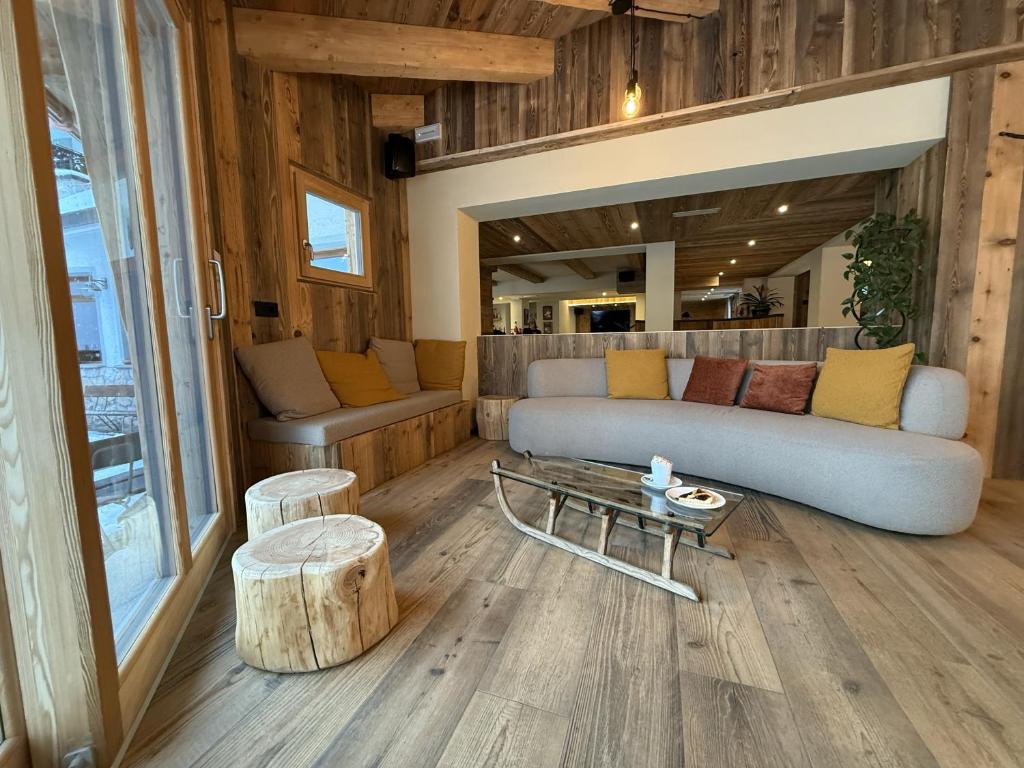 a living room with a couch and a table at Hotel Vallechiara in Bormio