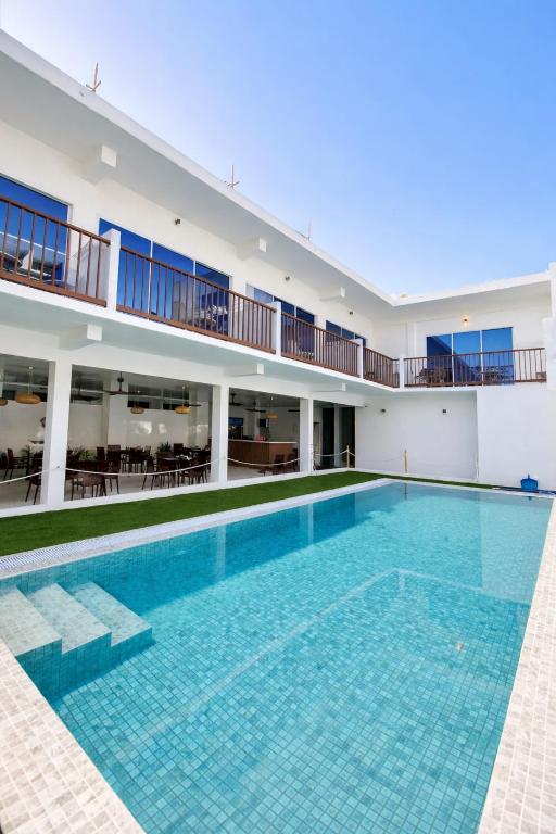 Piscina a Ocean Vida Maldivas o a prop
