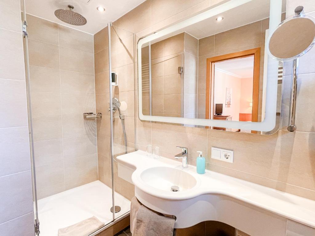 Hotel Kriemhild am Hirschgarten - 11