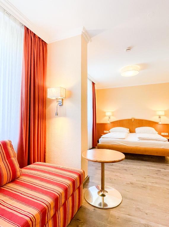 Hotel Kriemhild am Hirschgarten - 13