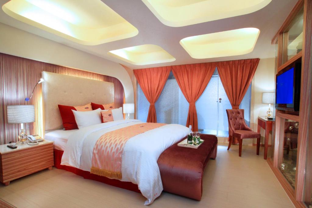 Postel nebo postele na pokoji v ubytování Chuang-Tang Spring SPA Hotel - Deyang