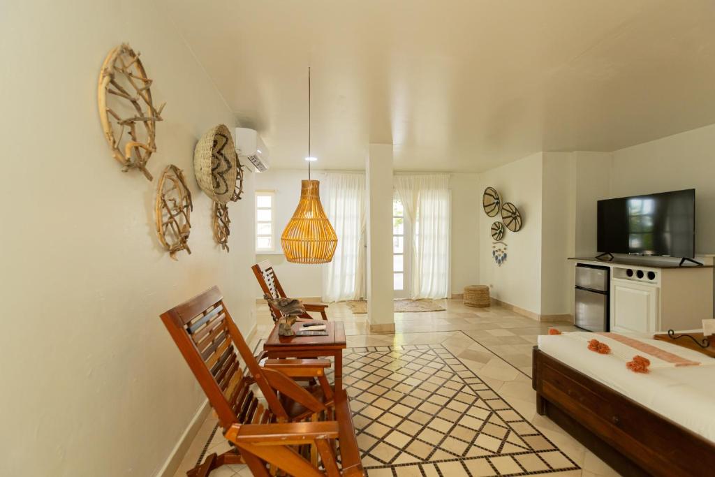 Almond Beach Resort at Jaguar Reef photo