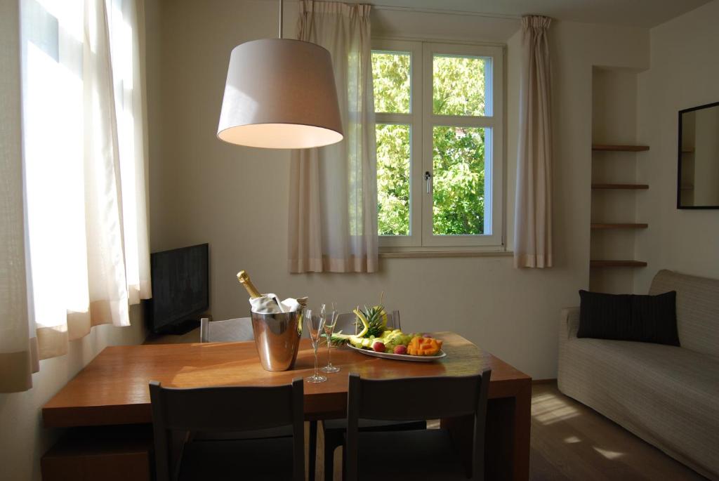 Jídlo v aparthotelu nebo okolí