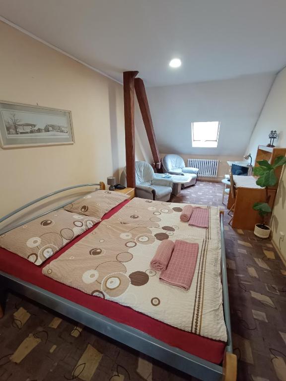 Llit o llits en una habitació de Hotel Avion