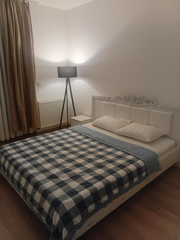 Llit o llits en una habitació de Charisma Homes 2