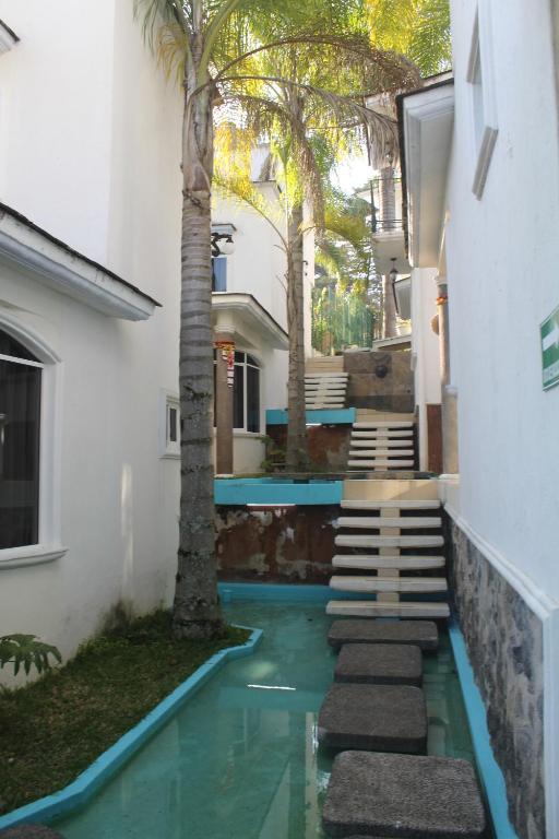 a swimming pool in the courtyard of a house at Villas Tecuanapan in Xalapa