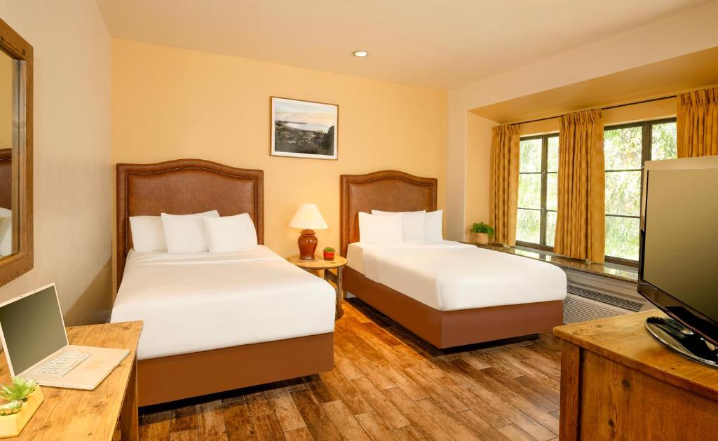 Clocktower Inn Ventura - 