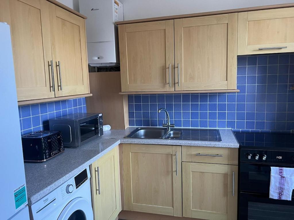 Stylish 1BR Teddington Flat Near Thames River - 一卧室公寓