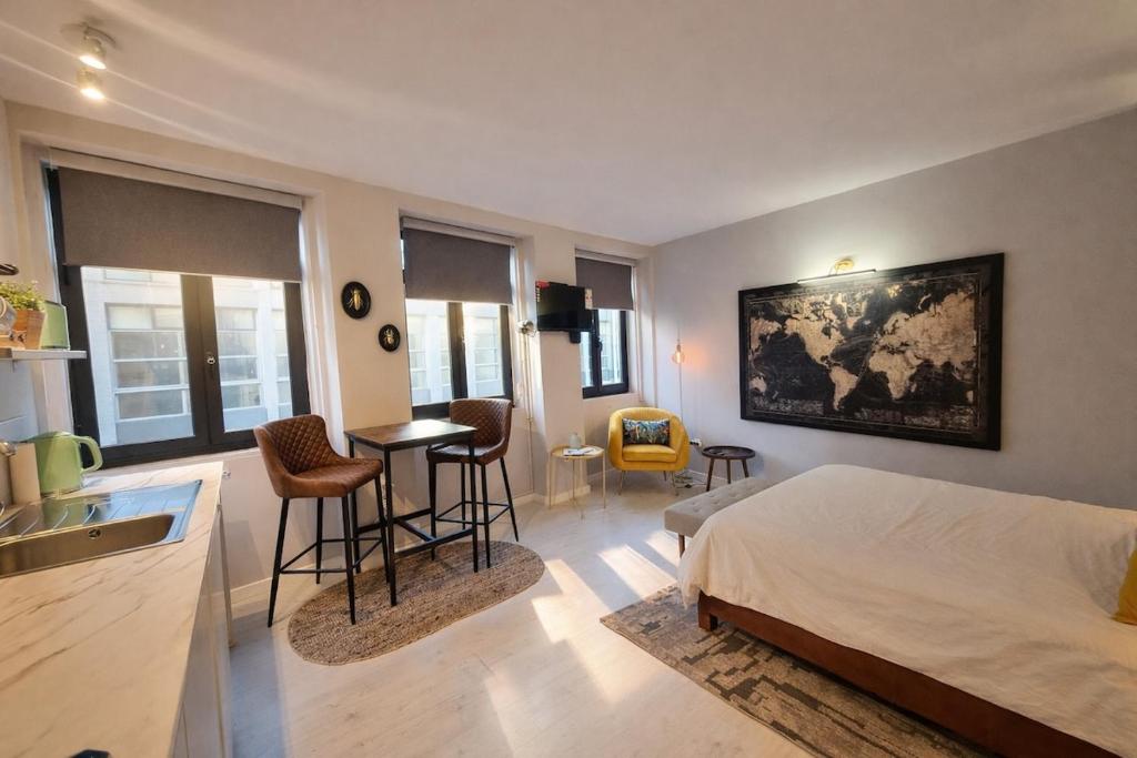 Lovely Studio in the Heart of Historic Porto