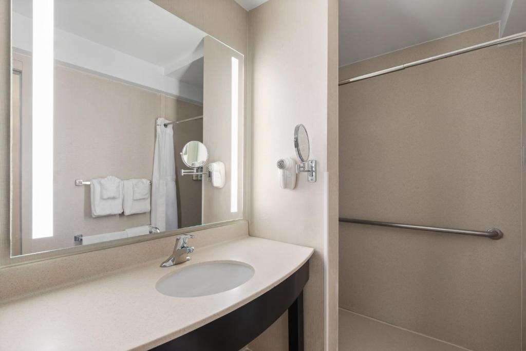 Holiday Inn Nashville Vanderbilt, an IHG Hotel - 