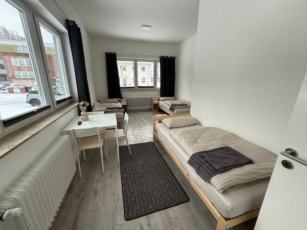 a living room with a bed and a table at Hostel & Monteurzimmer bei KuK in Hamburg