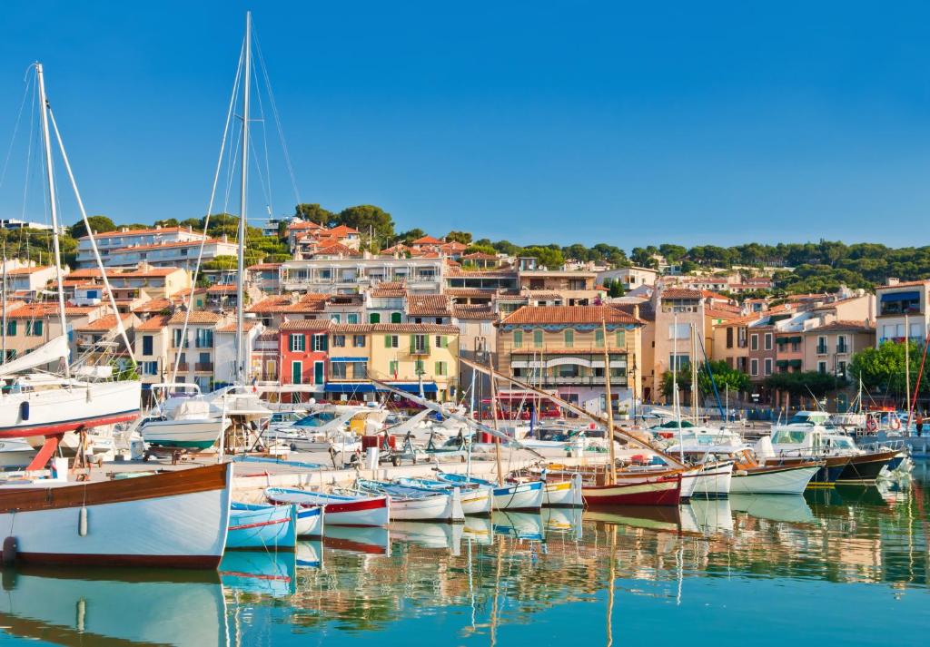 a group of boats docked in a harbor with buildings at CARANCO - Port et Plage à Pied, AC, WiFi, Parking Inclus in Cassis