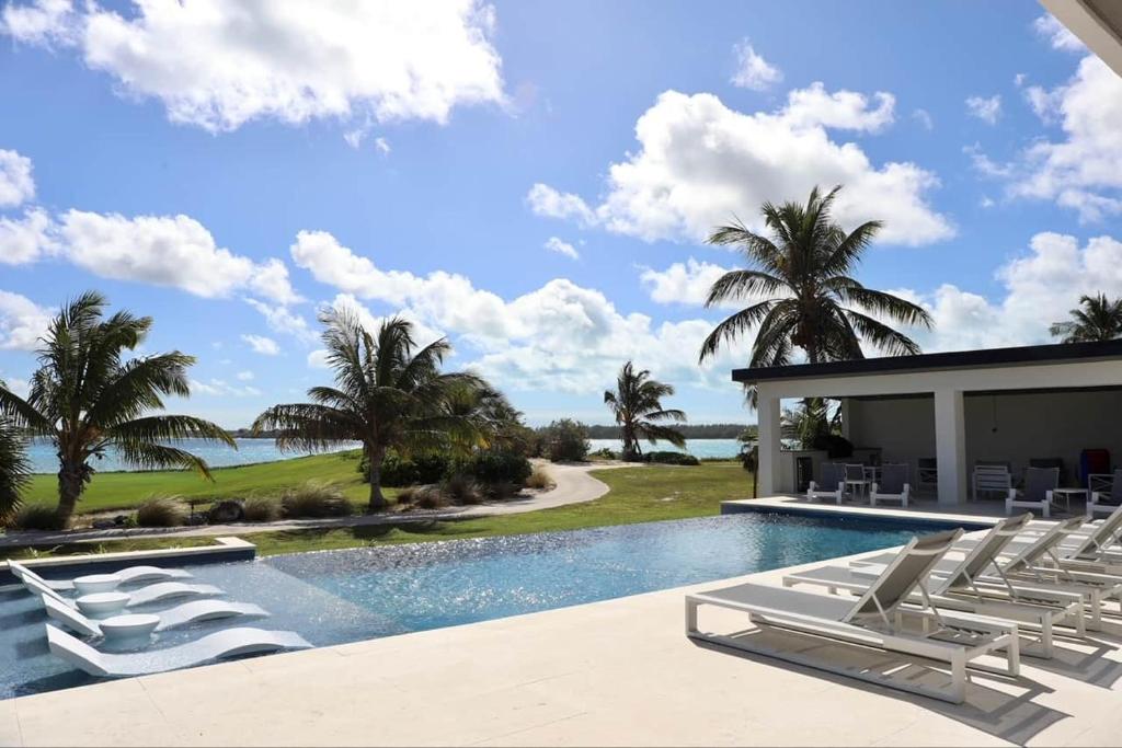 Sea Salt Villa - Luxury Villa + Full Concierge! photo photo 3