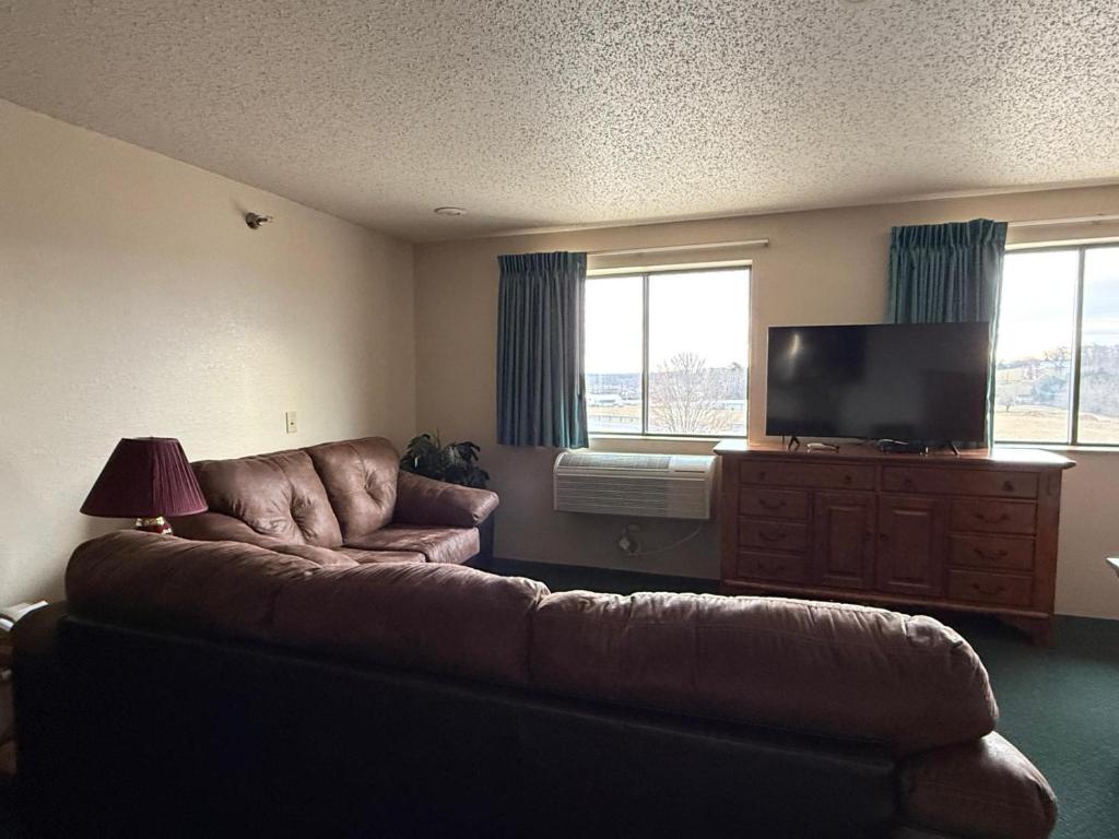 Cassville Four Seasons Inn & Suites - Habitación Deluxe Con Cama Extragrande