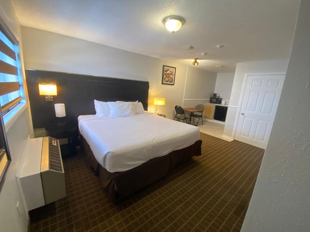 Riviera Inn And Suites 1000 Islands - Housity