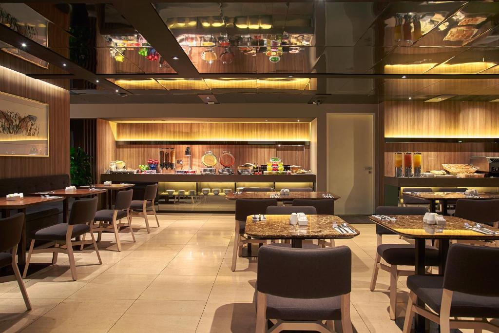 Pan Pacific Serviced Suites Beach Road, Singapore photo