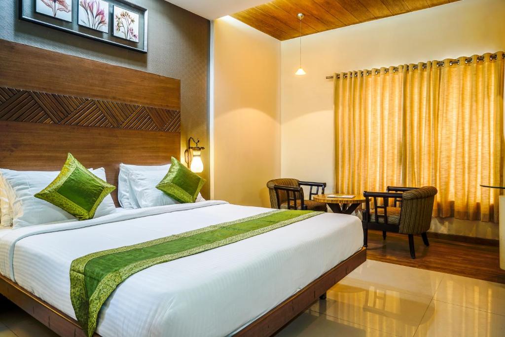a hotel room with a bed and a table at Hotel Sonia CIDCO in Aurangabad