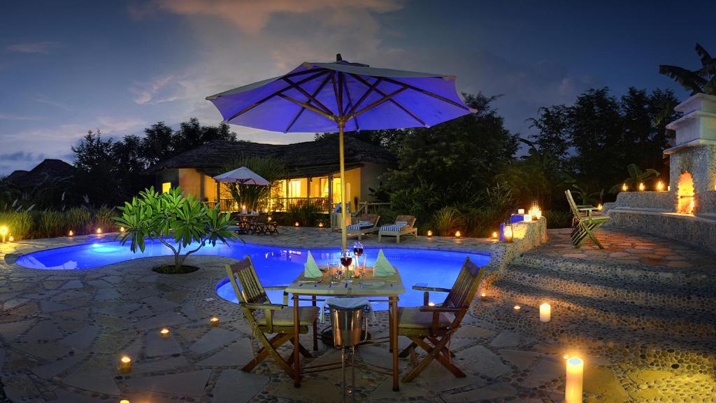Piscina en o cerca de Barahi Jungle Lodge