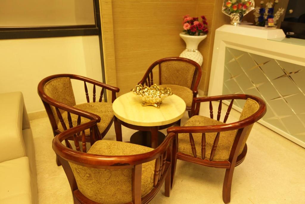 Posezení v ubytování Grand Cascade Chennai