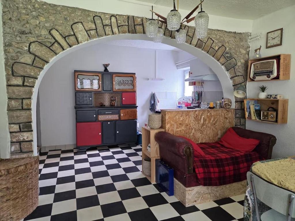 a living room with a checkered floor at Le gîte d'alfred in Prades