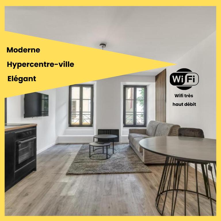 a living room with a couch and a table at Studio de charme rénové calme et lumineux in Thonon-les-Bains