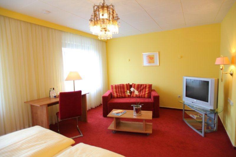 TV a/nebo společenská místnost v ubytování Hotel Bertram