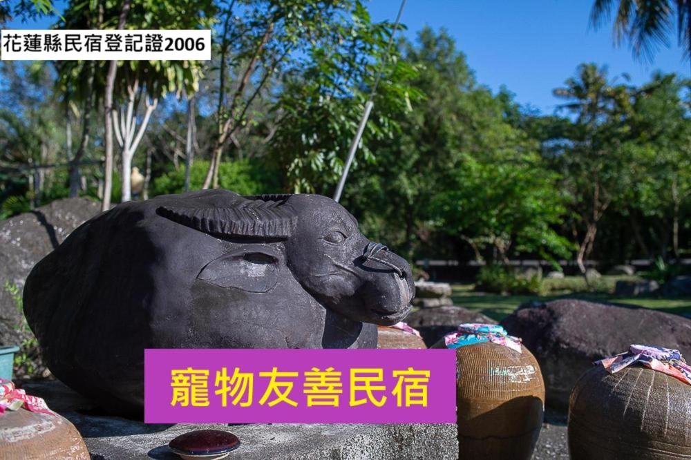 a statue of a ram with a pink sign at DOWN HWA NO.8 in Pinghe