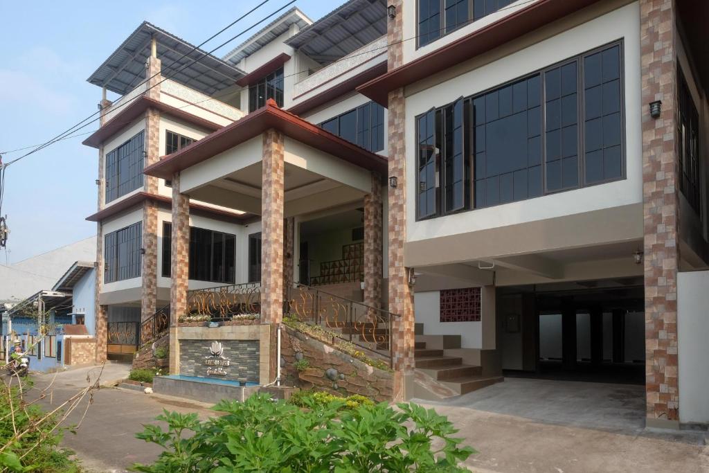 Urbanview Grand Lotus Hotel Purwokerto