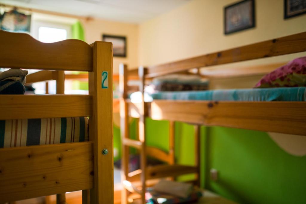 Palanda nebo palandy na pokoji v ubytování Yo Ho Hostel