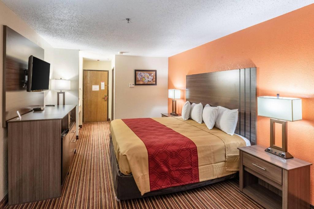 Econo Lodge Inn & Suites Mckinney - Plano North - Kamer Met Kingsize Bed - Niet-Rokers