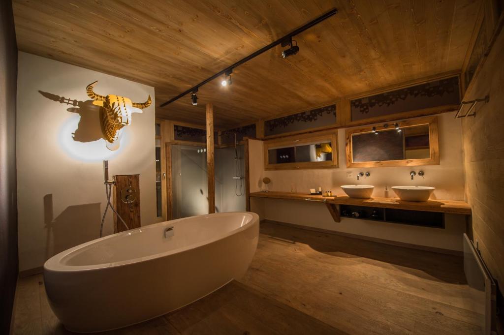 Les Mazots de la Source & Spa - Superior Chalet 6