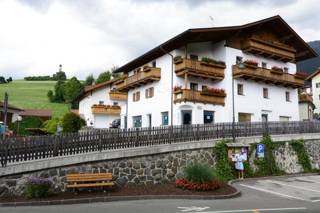 Budova, kde se aparthotel nachází