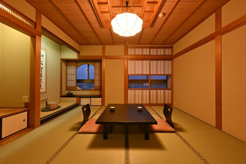 a dining room with a table and chairs at Yamadaya in Tottori