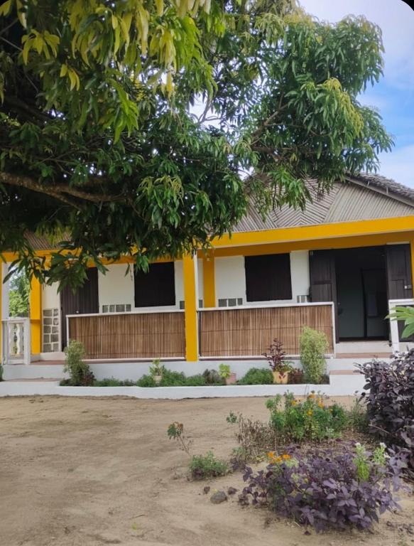 a house with yellow and white at MBOTY Village in Vohemar