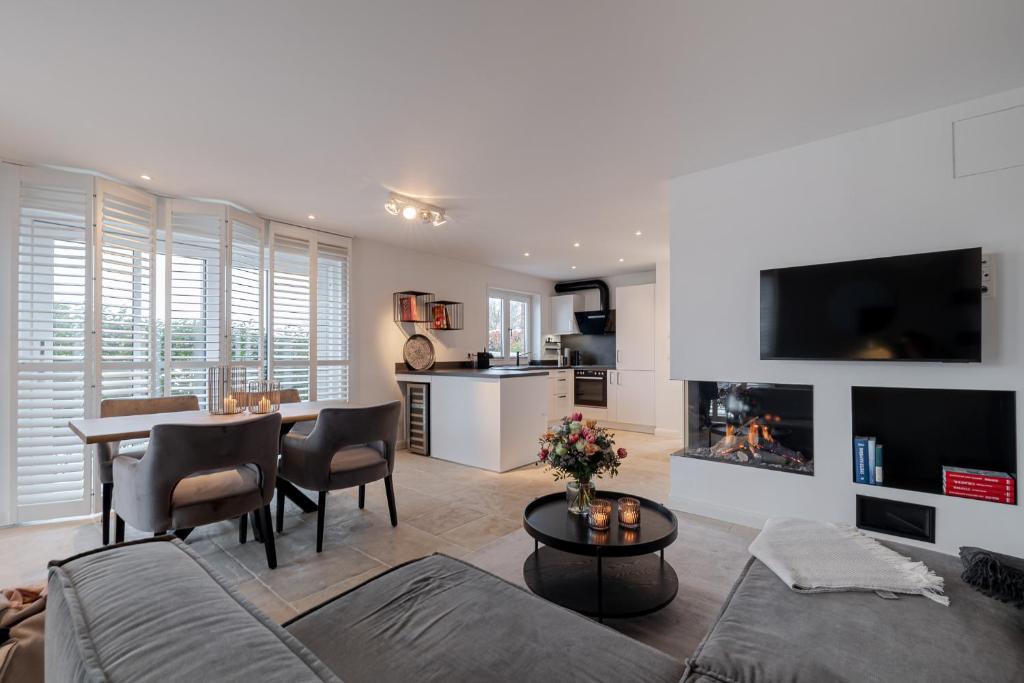 a living room with a couch and a table at Pure Tinnum in Sylt