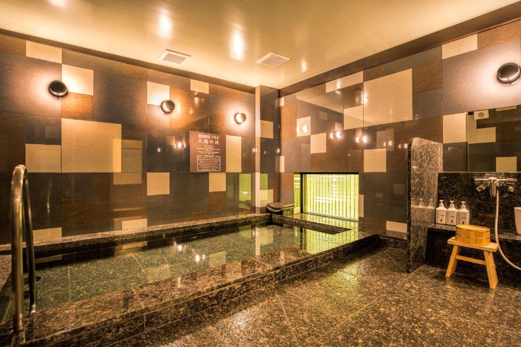 Bazén v ubytování Super Hotel Totsuka Eki Higashiguchi nebo v jeho okolí