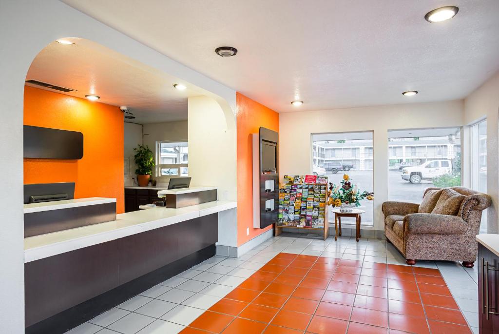 Posezení v ubytování Motel 6-Wenatchee, WA